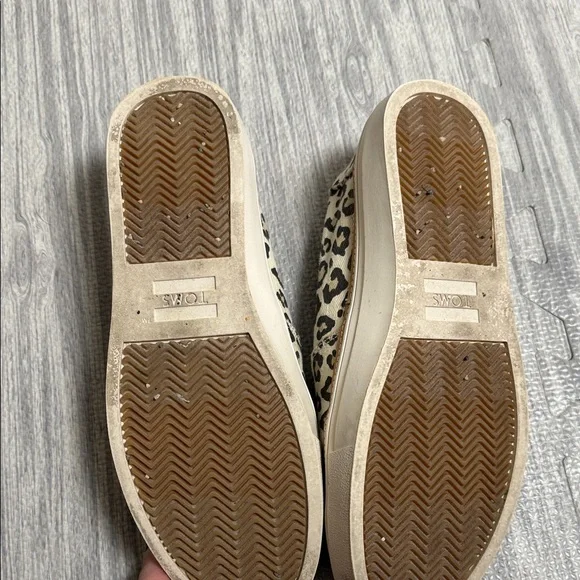 TOMS Women's Black and Cream Leopard Slip In Size 8 - Picture 5 of 6